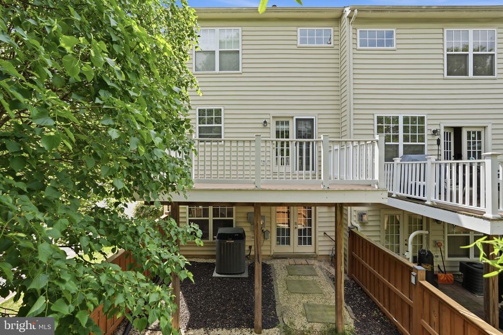 8102 DOVE COTTAGE COURT