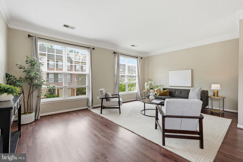 8102 DOVE COTTAGE COURT