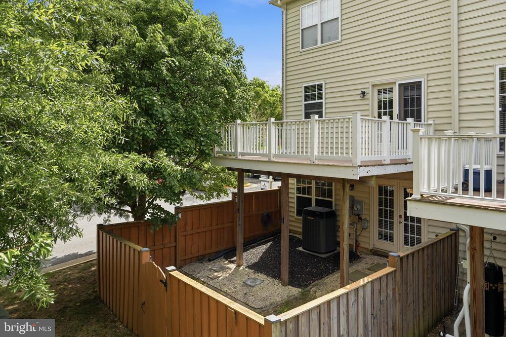 8102 DOVE COTTAGE COURT