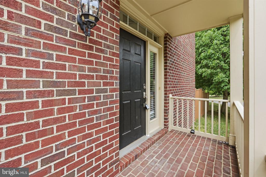 8102 DOVE COTTAGE COURT