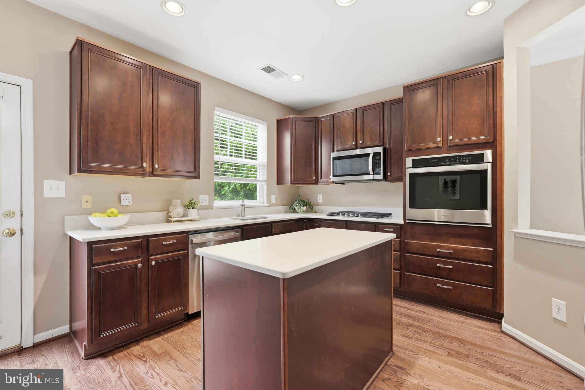 8102 DOVE COTTAGE COURT