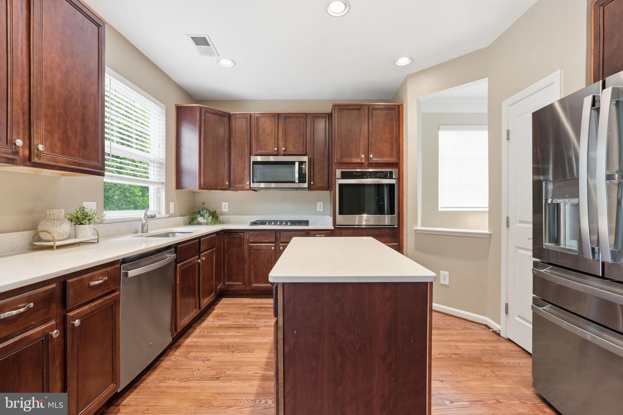 8102 DOVE COTTAGE COURT