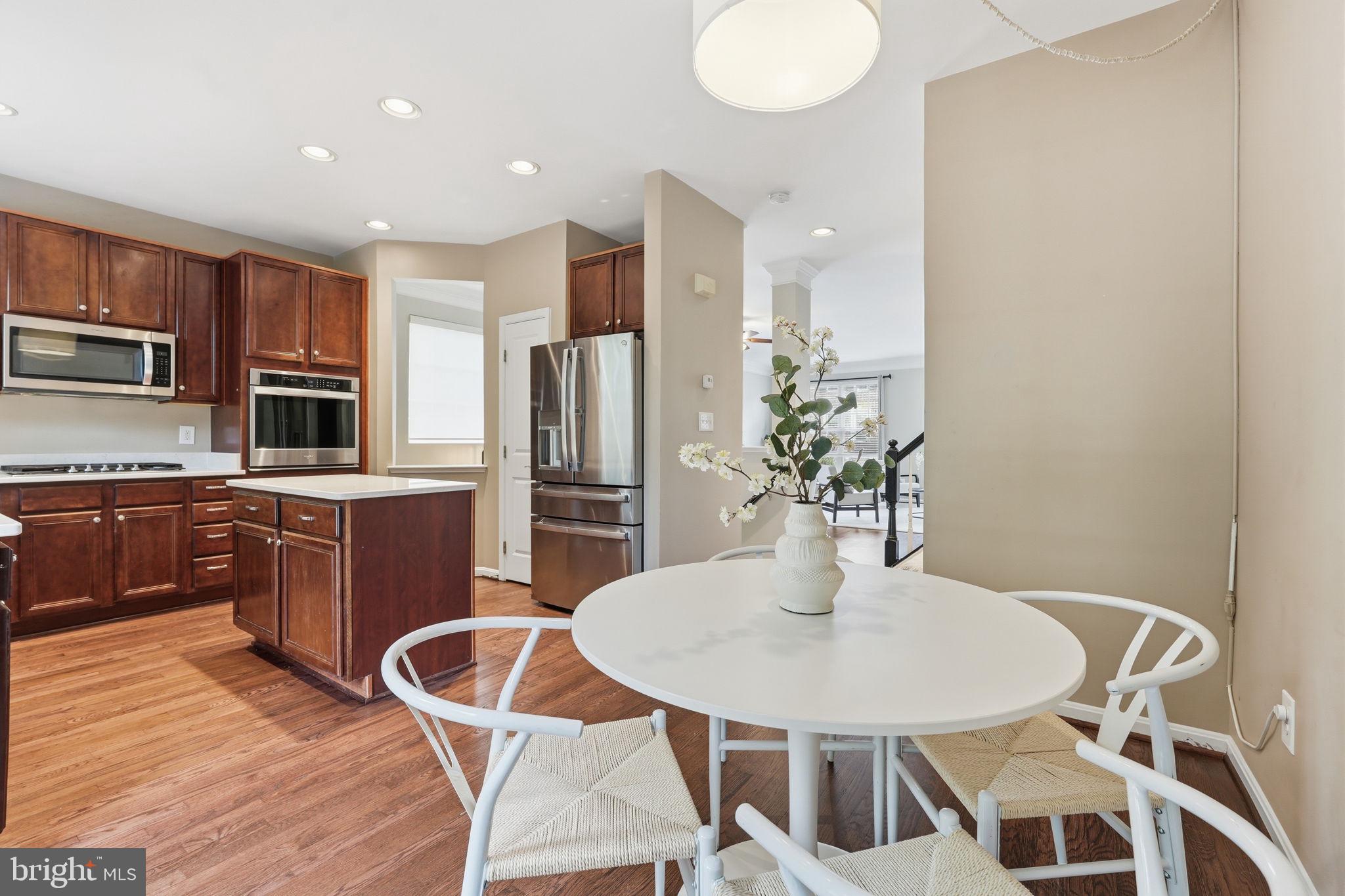 8102 DOVE COTTAGE COURT