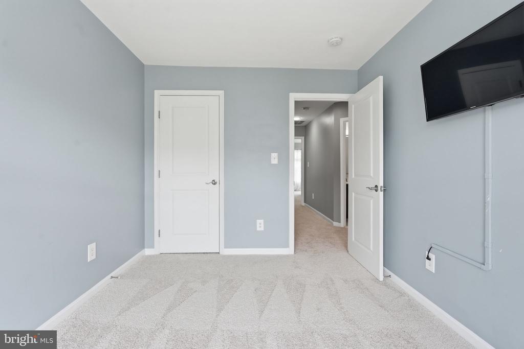 8102 DOVE COTTAGE COURT