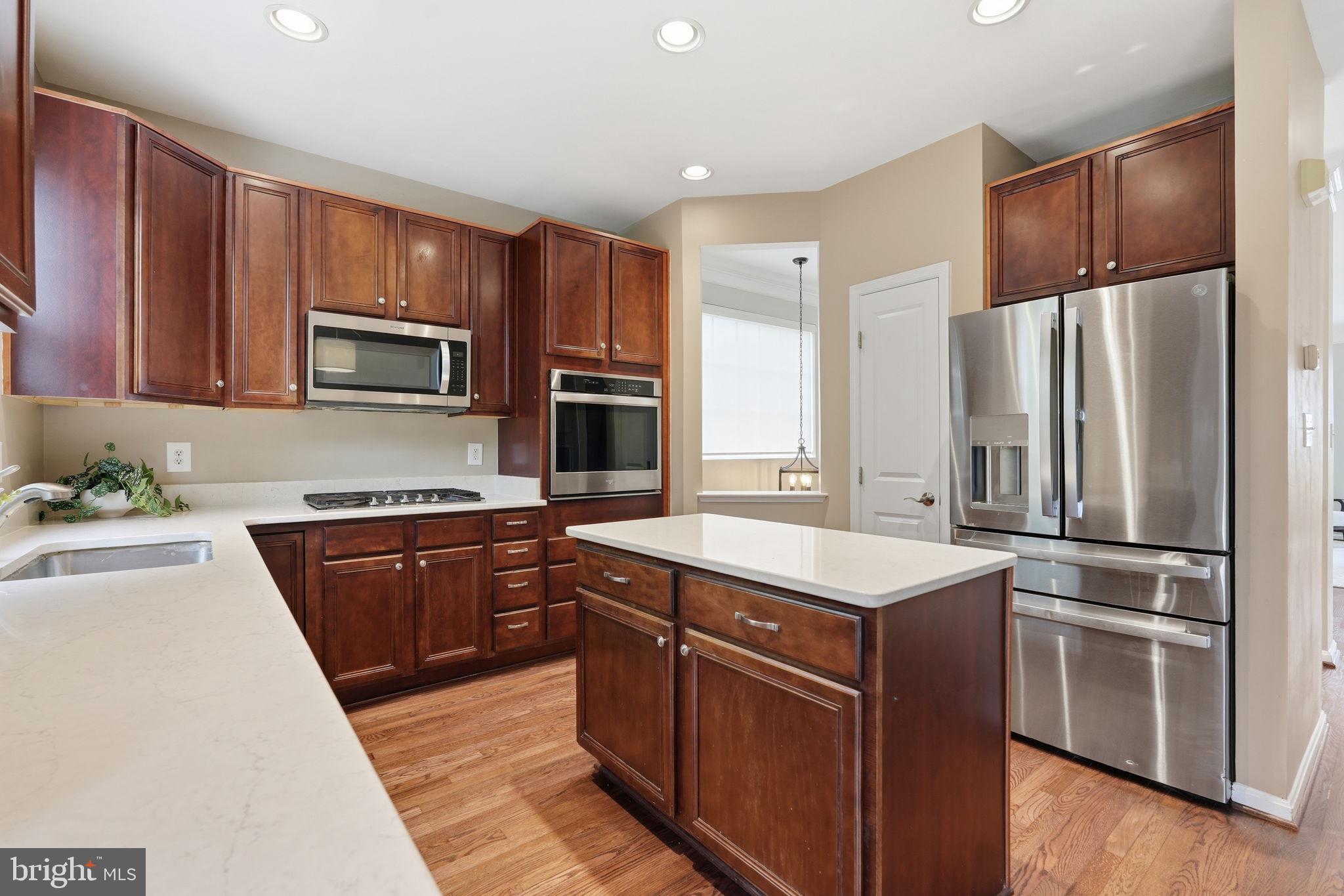 8102 DOVE COTTAGE COURT