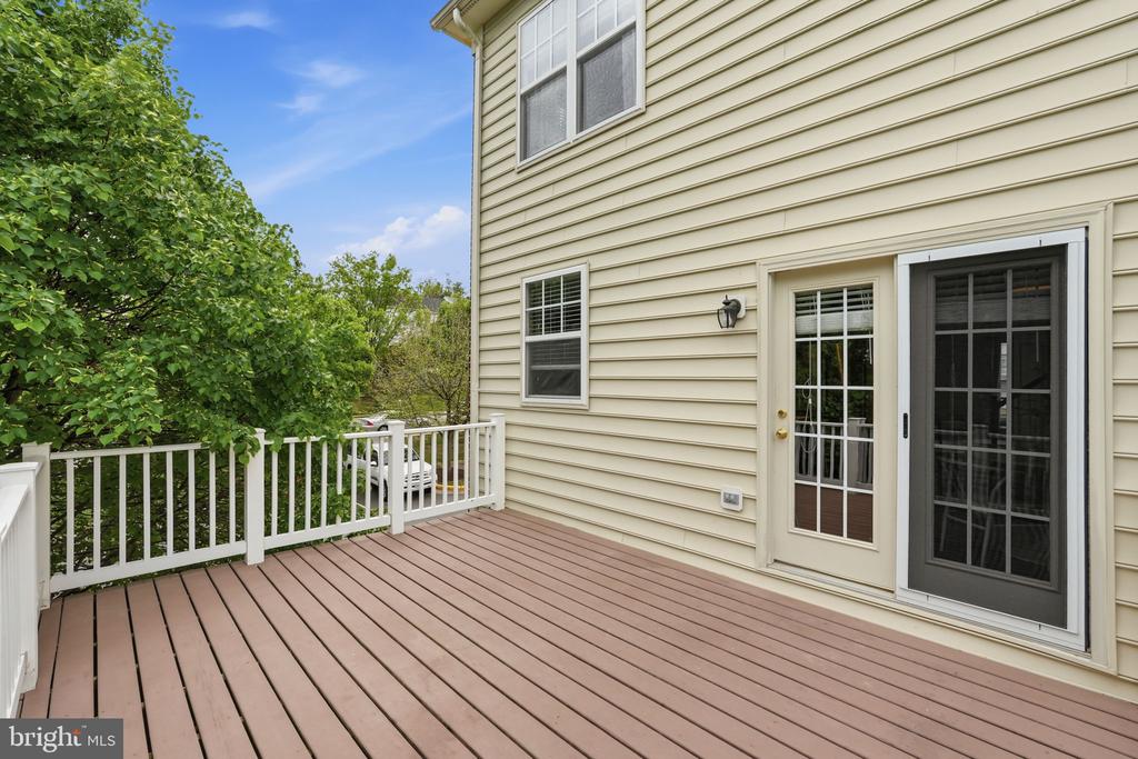 8102 DOVE COTTAGE COURT
