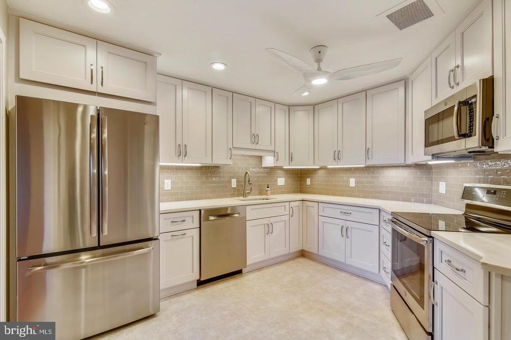 11500 FAIRWAY DRIVE 606