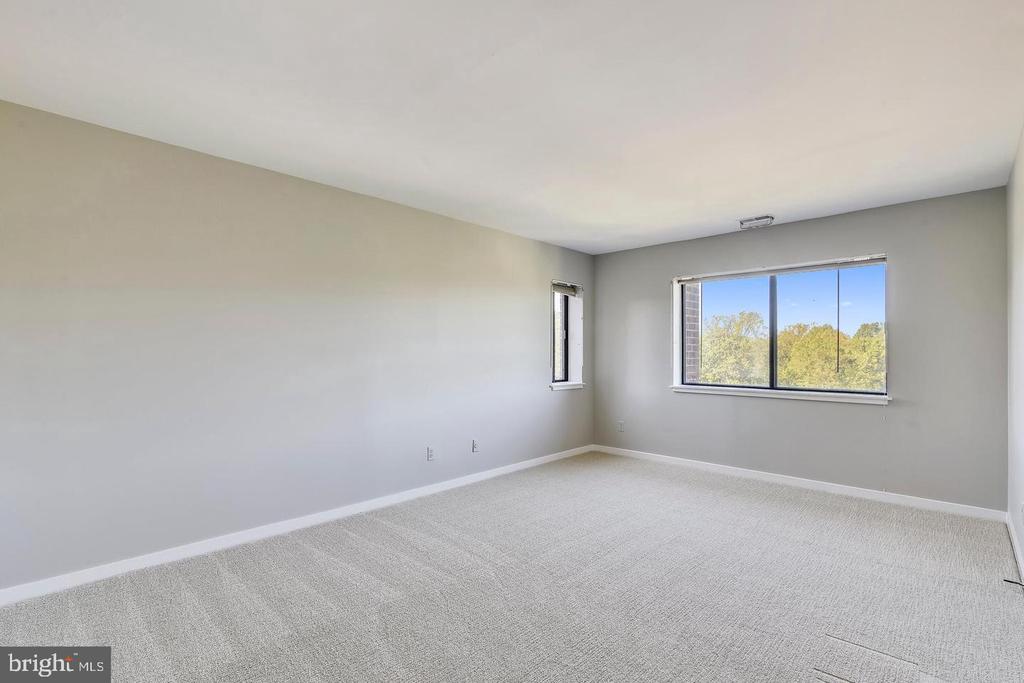 11500 FAIRWAY DRIVE 606