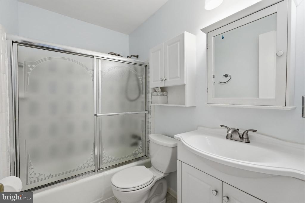 5672 KIRKHAM COURT