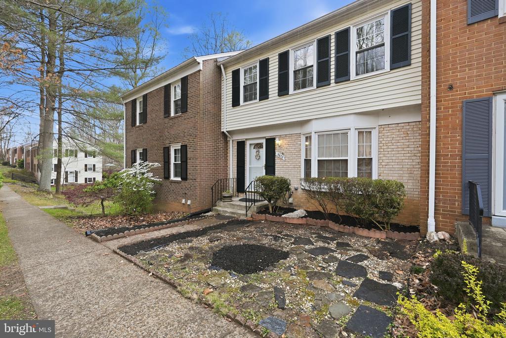 5672 KIRKHAM COURT