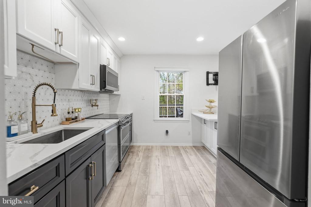 5672 KIRKHAM COURT