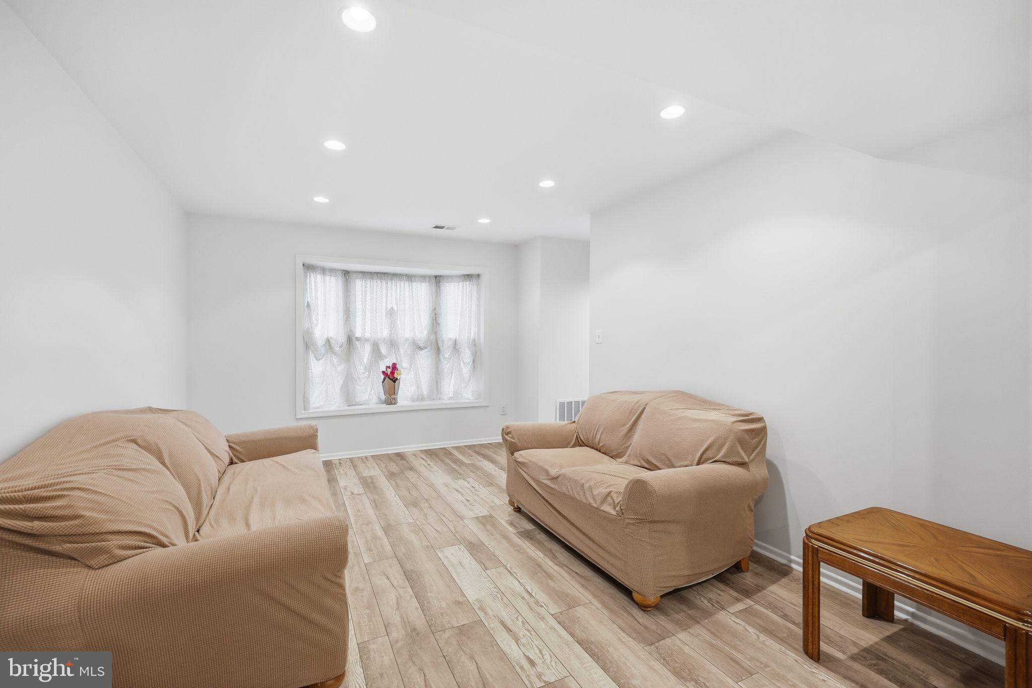 5672 KIRKHAM COURT