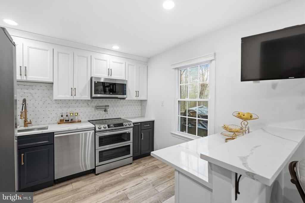 5672 KIRKHAM COURT