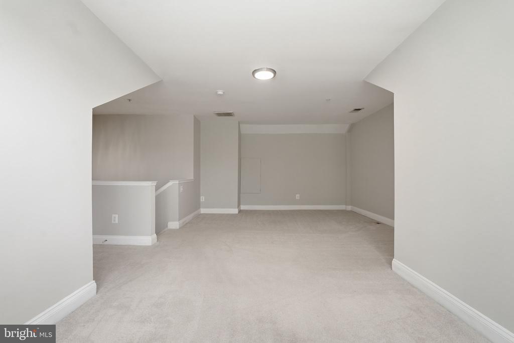 2167 CAPSTONE CIRCLE