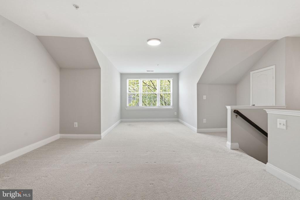 2167 CAPSTONE CIRCLE