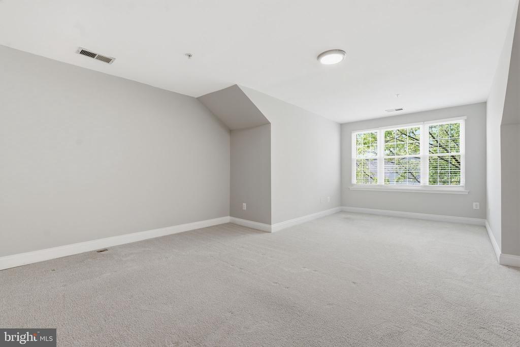 2167 CAPSTONE CIRCLE