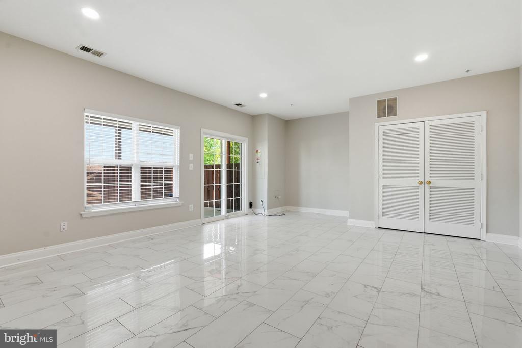 2167 CAPSTONE CIRCLE