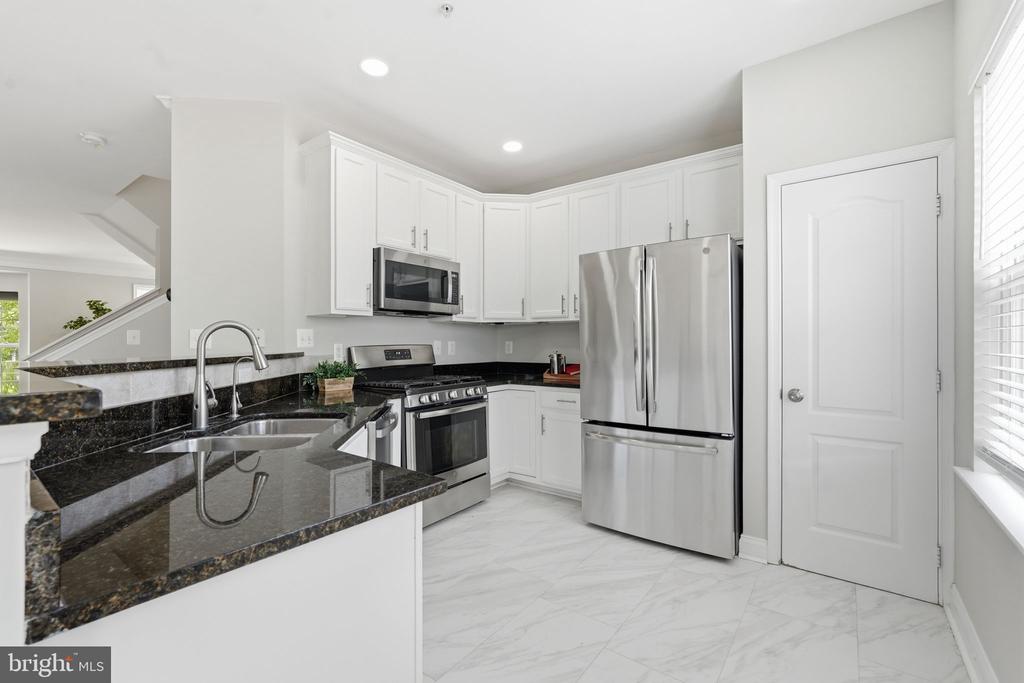 2167 CAPSTONE CIRCLE