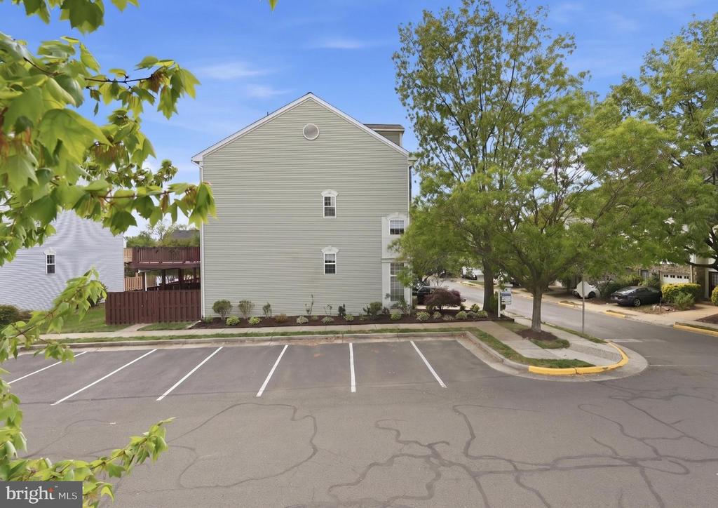 2167 CAPSTONE CIRCLE