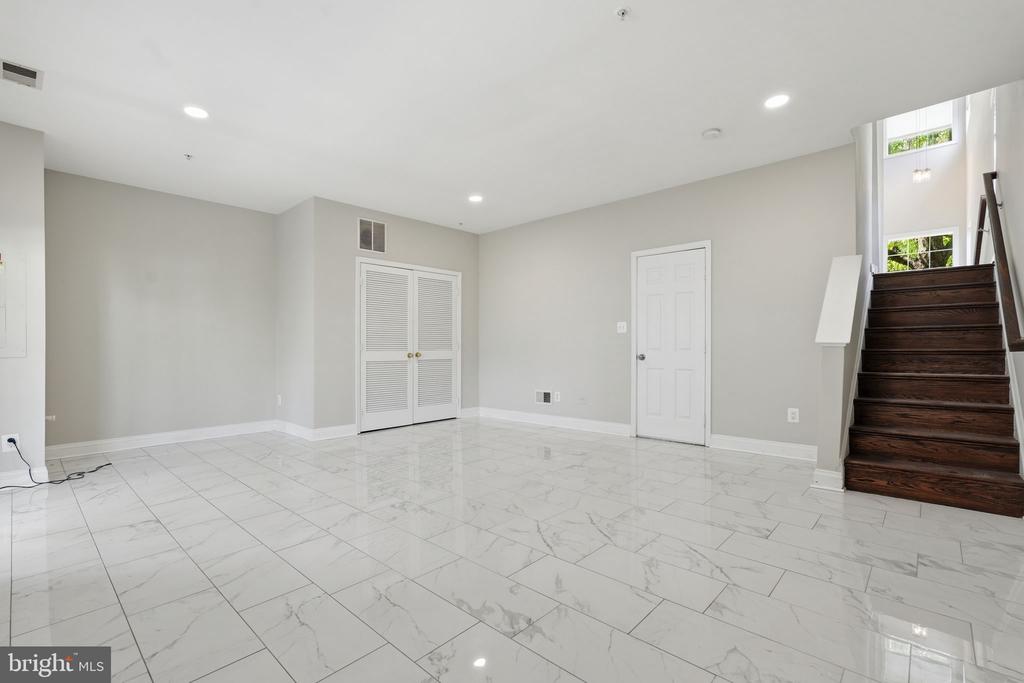 2167 CAPSTONE CIRCLE