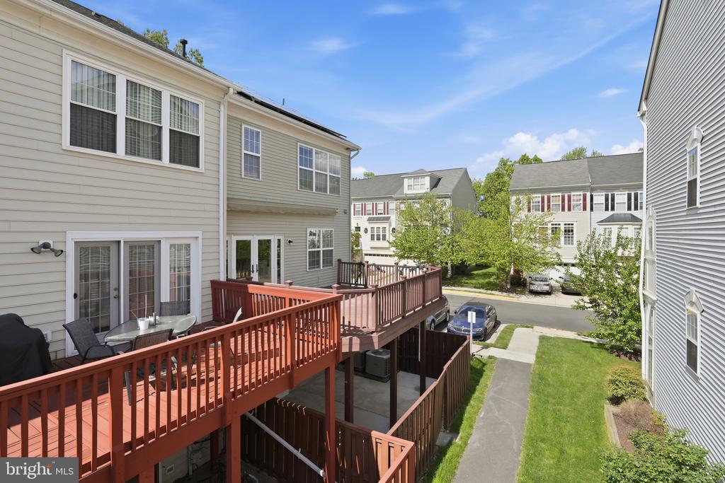 2167 CAPSTONE CIRCLE