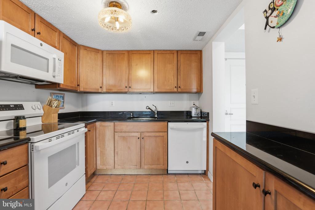 5505 SEMINARY ROAD 2014N