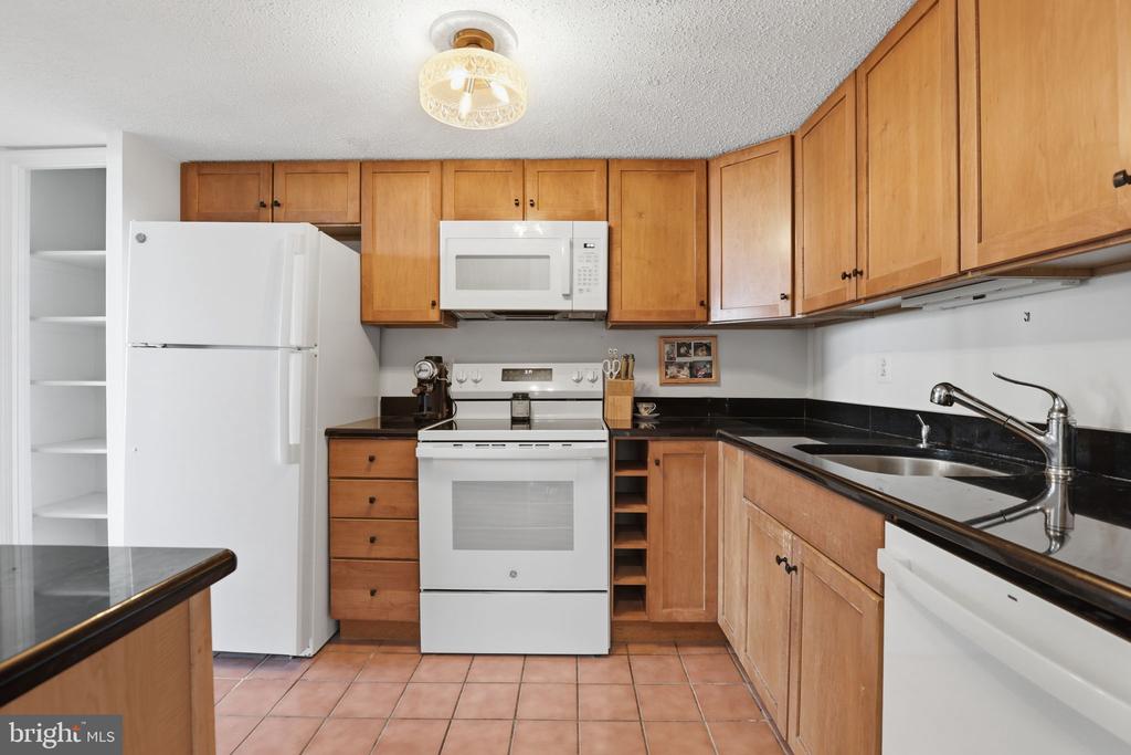 5505 SEMINARY ROAD 2014N