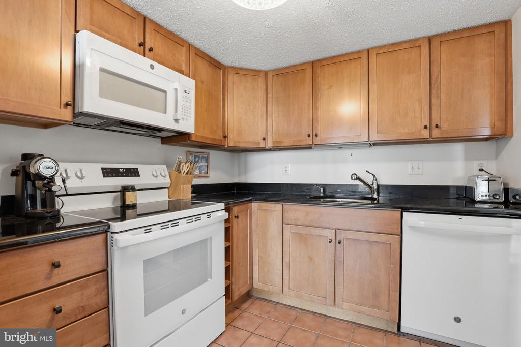 5505 SEMINARY ROAD 2014N