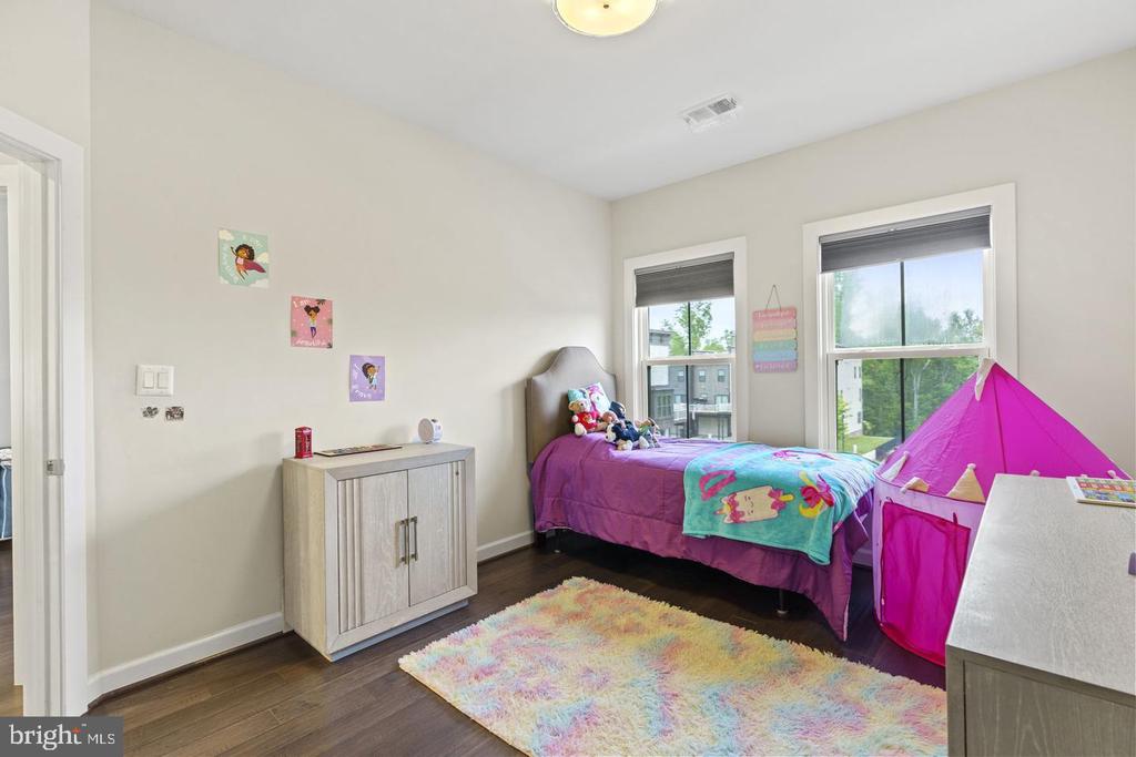 3156 GOLDENWAVE COURT