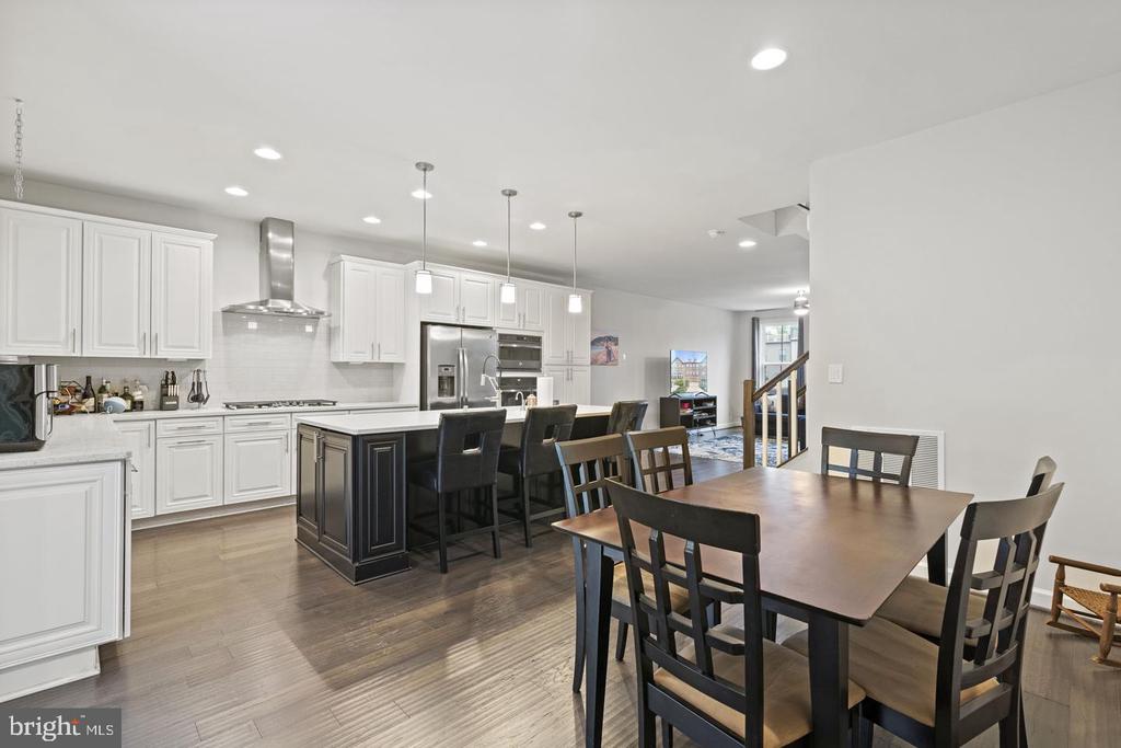 3156 GOLDENWAVE COURT