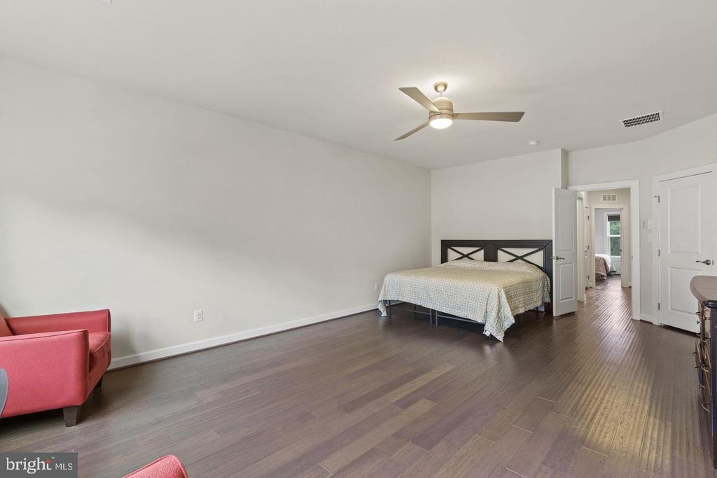 3156 GOLDENWAVE COURT