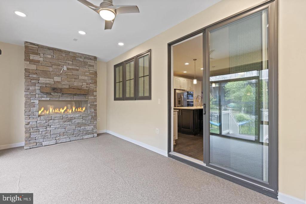 3156 GOLDENWAVE COURT