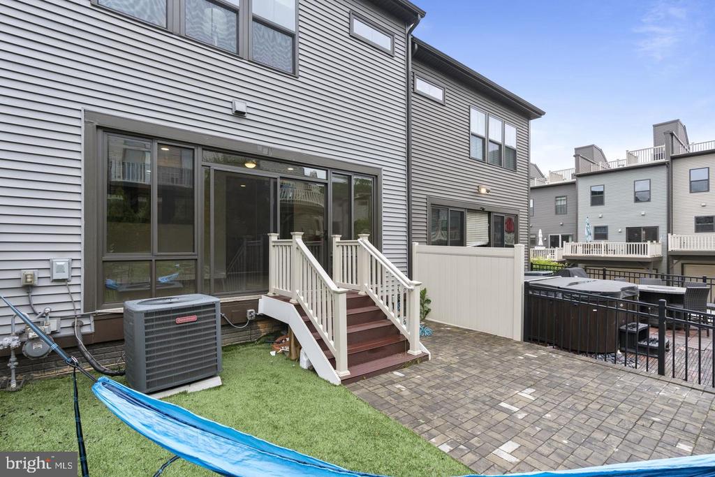 3156 GOLDENWAVE COURT