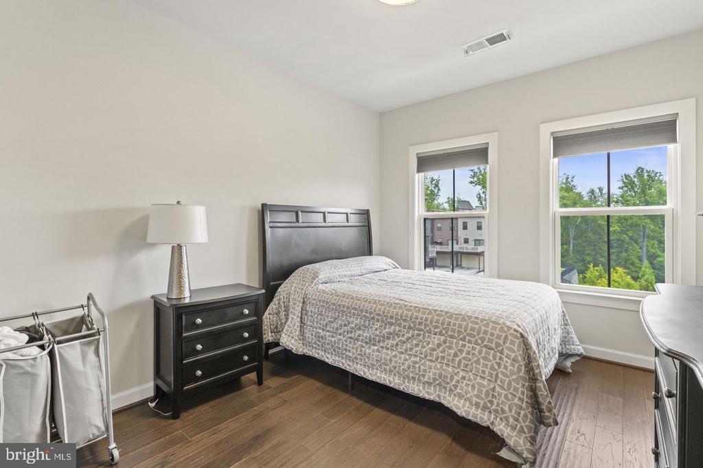 3156 GOLDENWAVE COURT