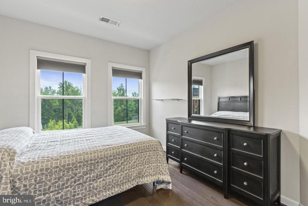 3156 GOLDENWAVE COURT