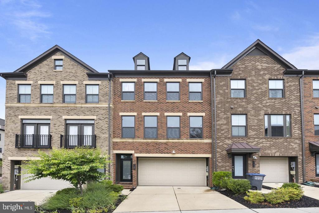 3156 GOLDENWAVE COURT