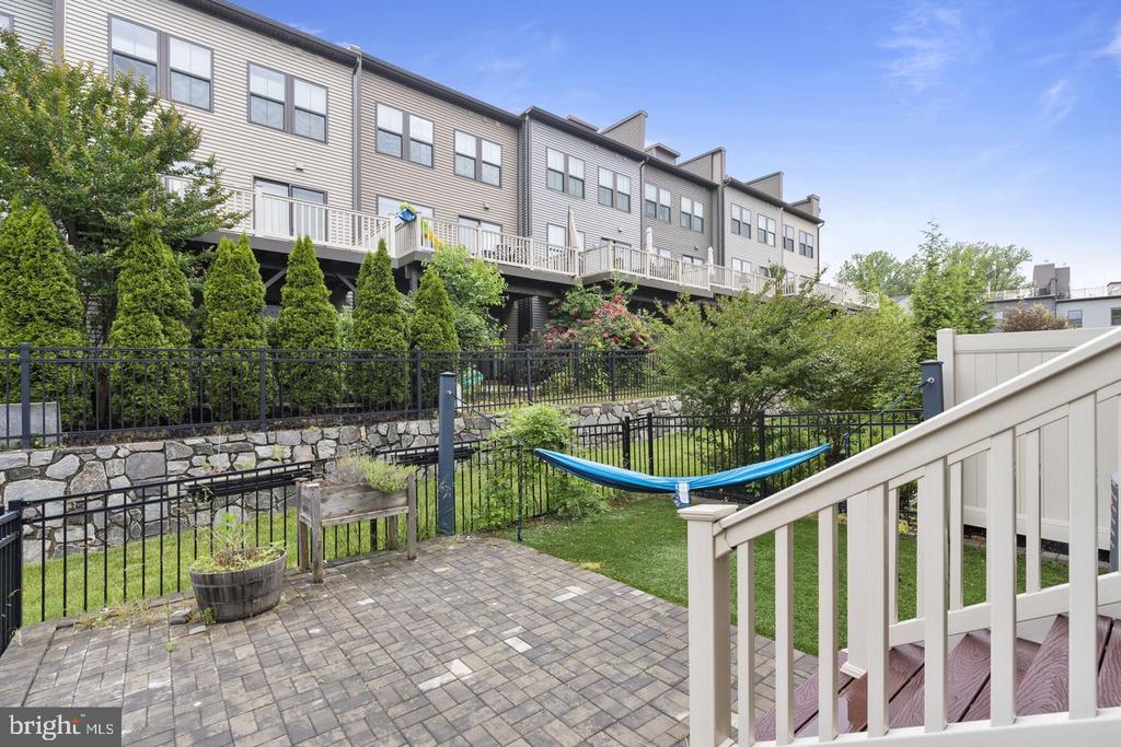 3156 GOLDENWAVE COURT