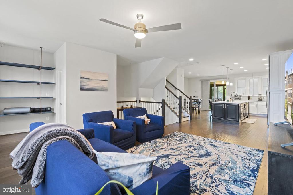 3156 GOLDENWAVE COURT