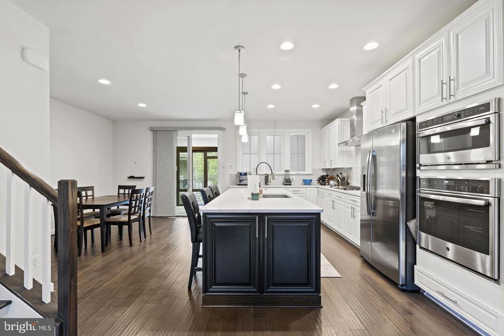 3156 GOLDENWAVE COURT