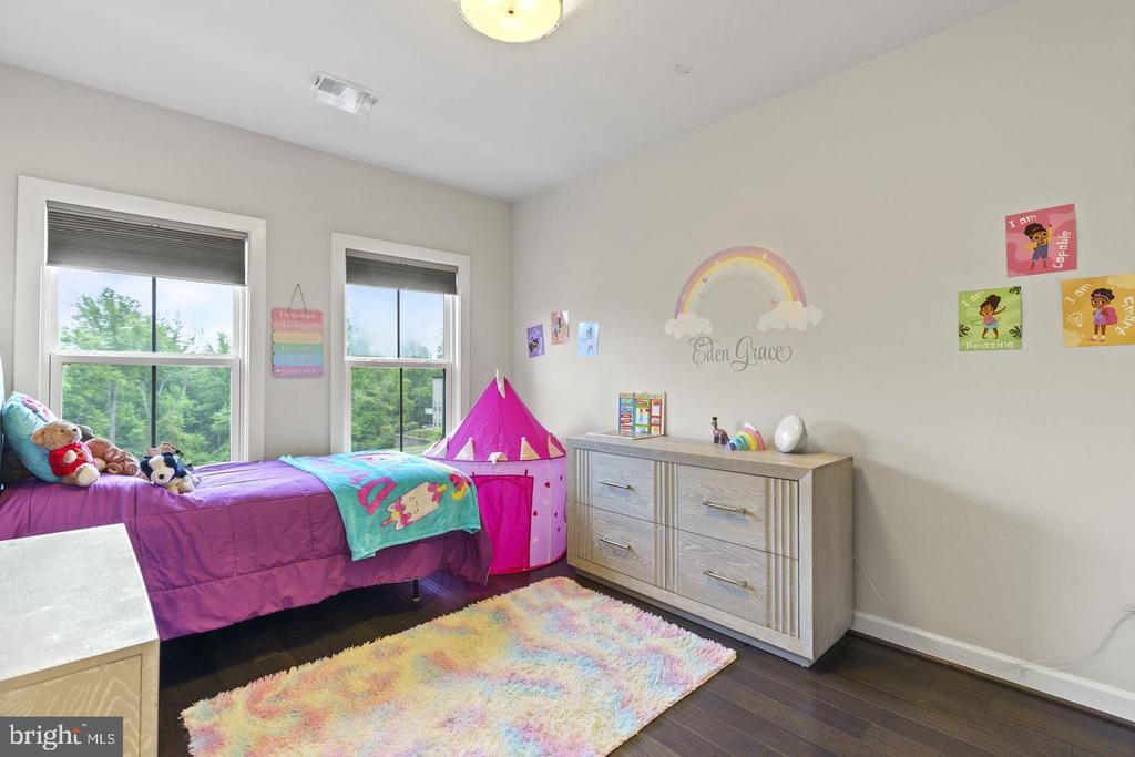 3156 GOLDENWAVE COURT