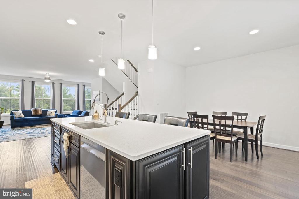 3156 GOLDENWAVE COURT