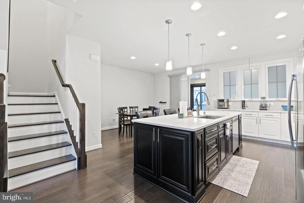 3156 GOLDENWAVE COURT