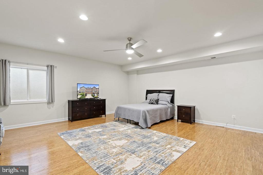 3156 GOLDENWAVE COURT
