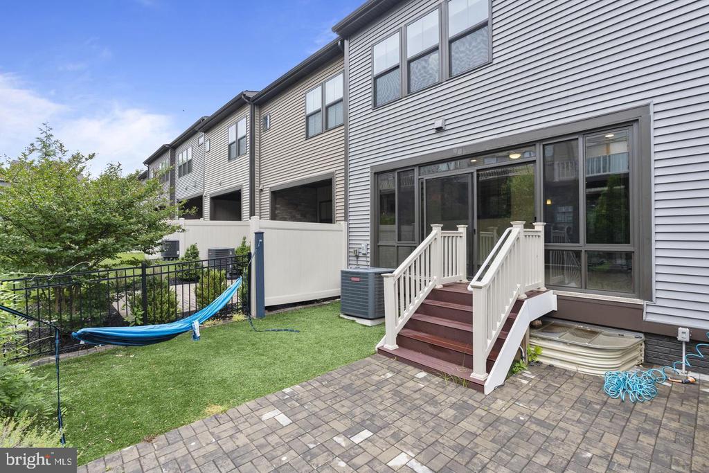 3156 GOLDENWAVE COURT
