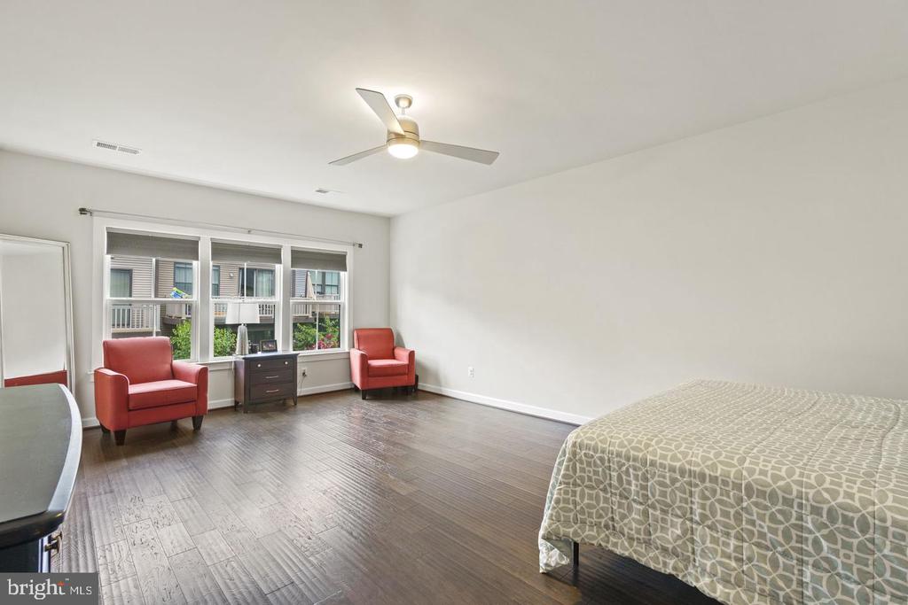 3156 GOLDENWAVE COURT