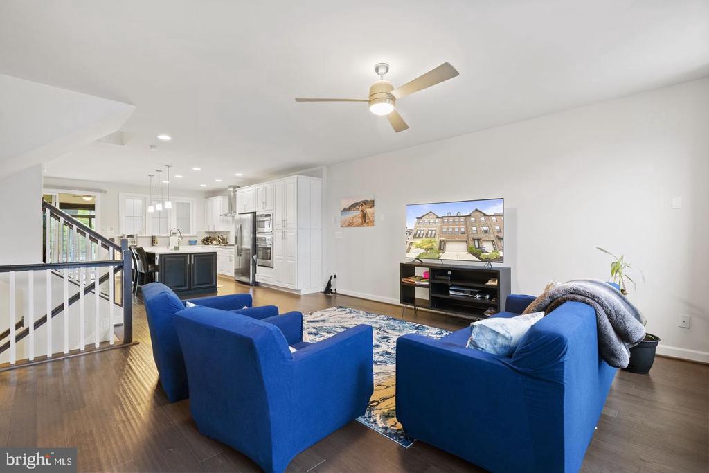 3156 GOLDENWAVE COURT