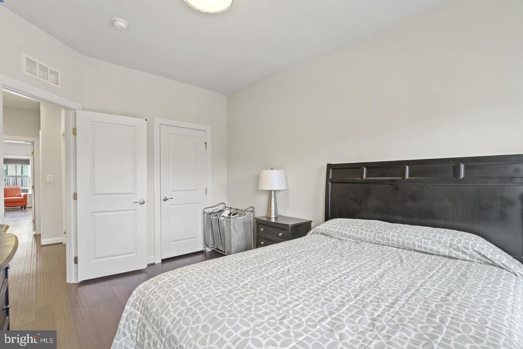 3156 GOLDENWAVE COURT