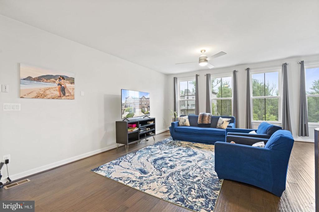 3156 GOLDENWAVE COURT