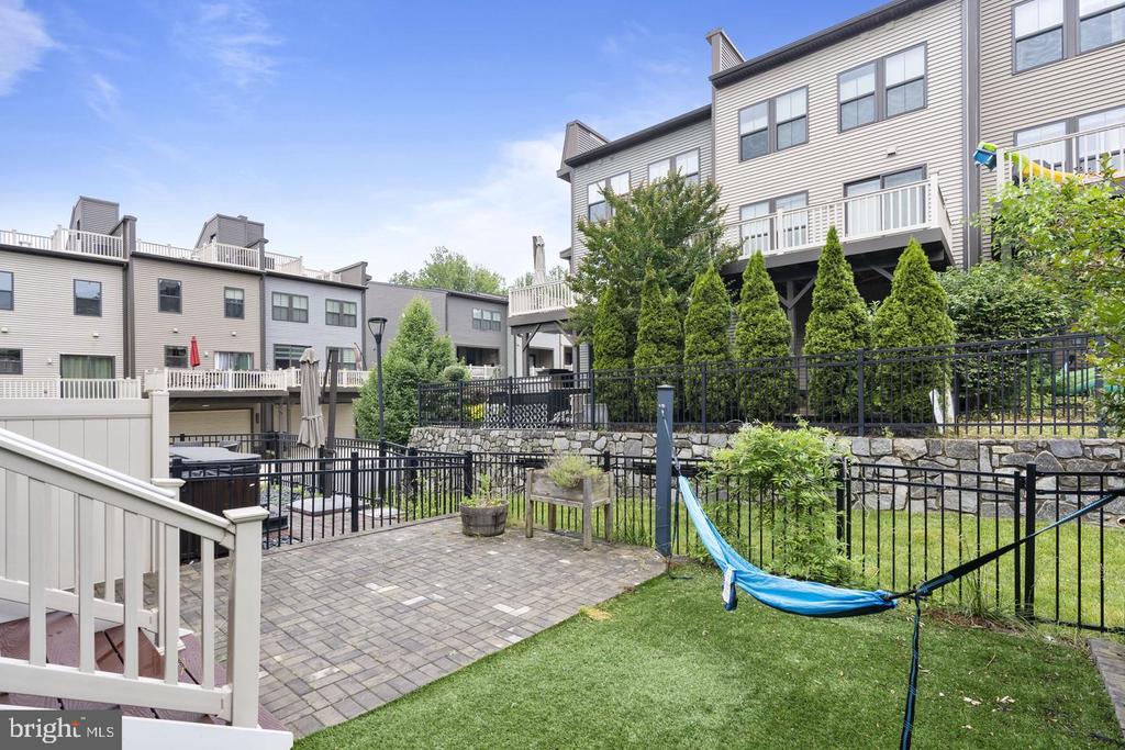 3156 GOLDENWAVE COURT