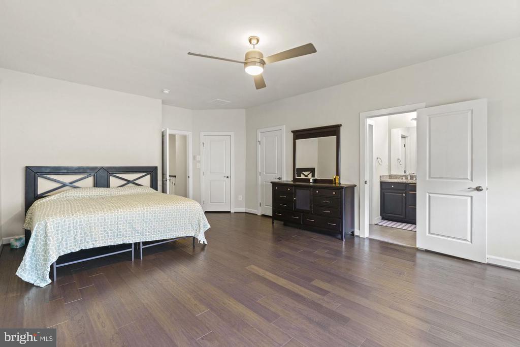 3156 GOLDENWAVE COURT